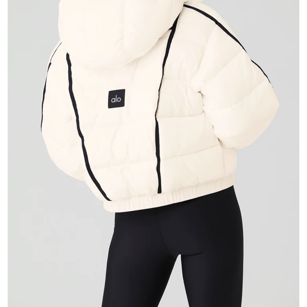 ALO Aspen Love Puffer in Cream Size XSMALL (2-4)